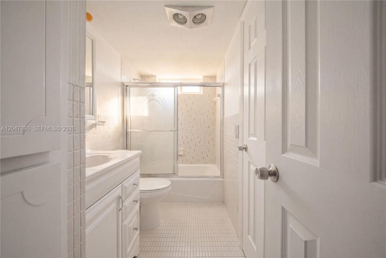 2999 Point East Dr , Unit C507, Aventura, FL 33160 Photo
