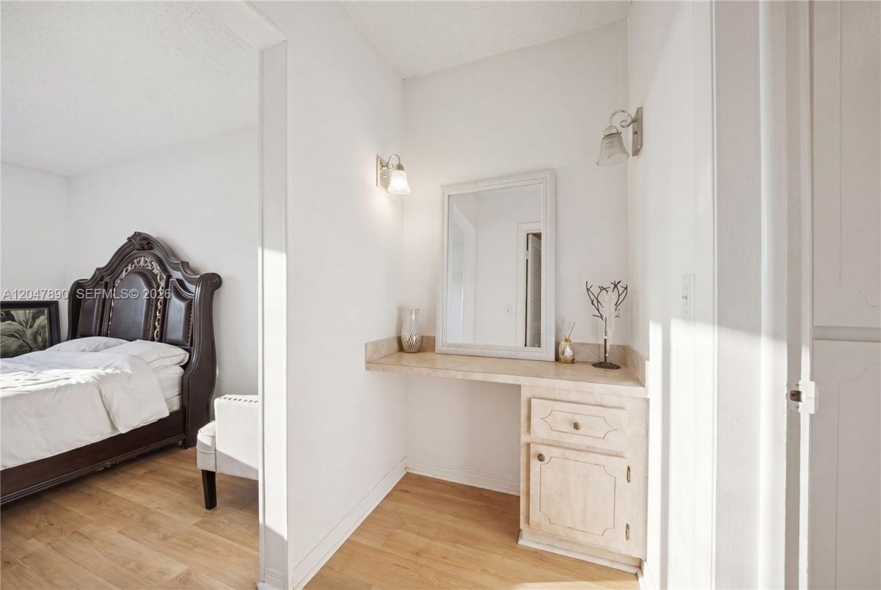 2999 Point East Dr , Unit C507, Aventura, FL 33160 Photo