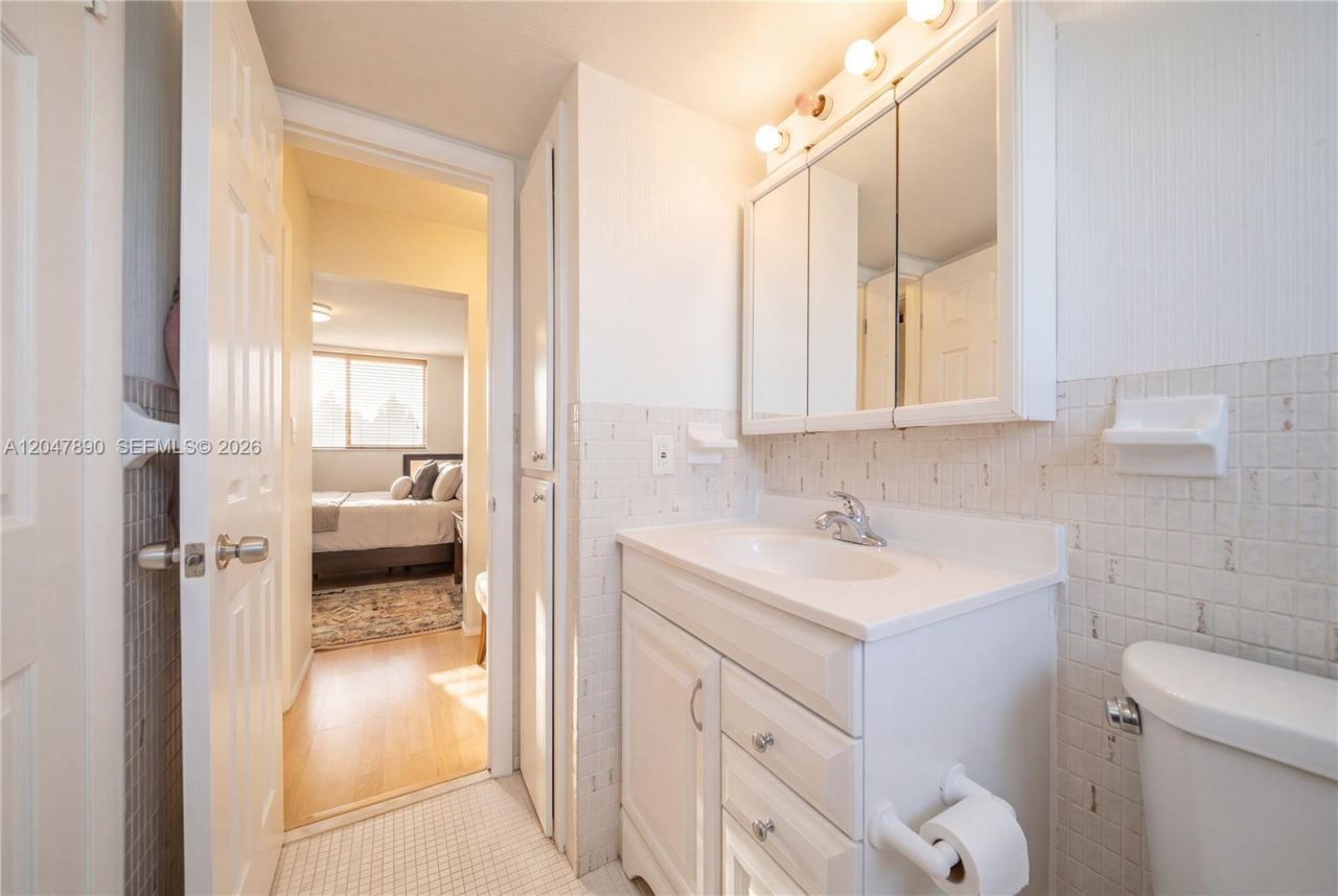 2999 Point East Dr , Unit C507, Aventura, FL 33160 Photo
