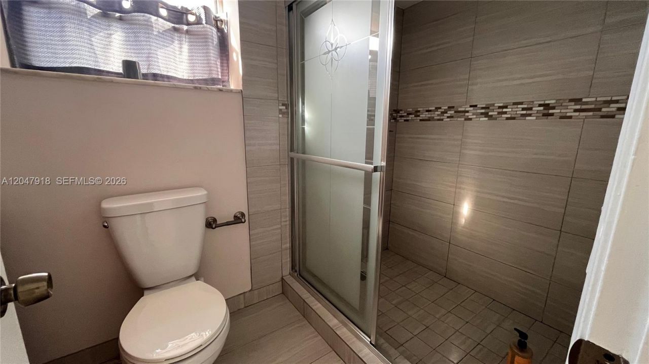 807 NE 27th Ave , Unit 807, Hallandale Beach, FL 33009 Photo