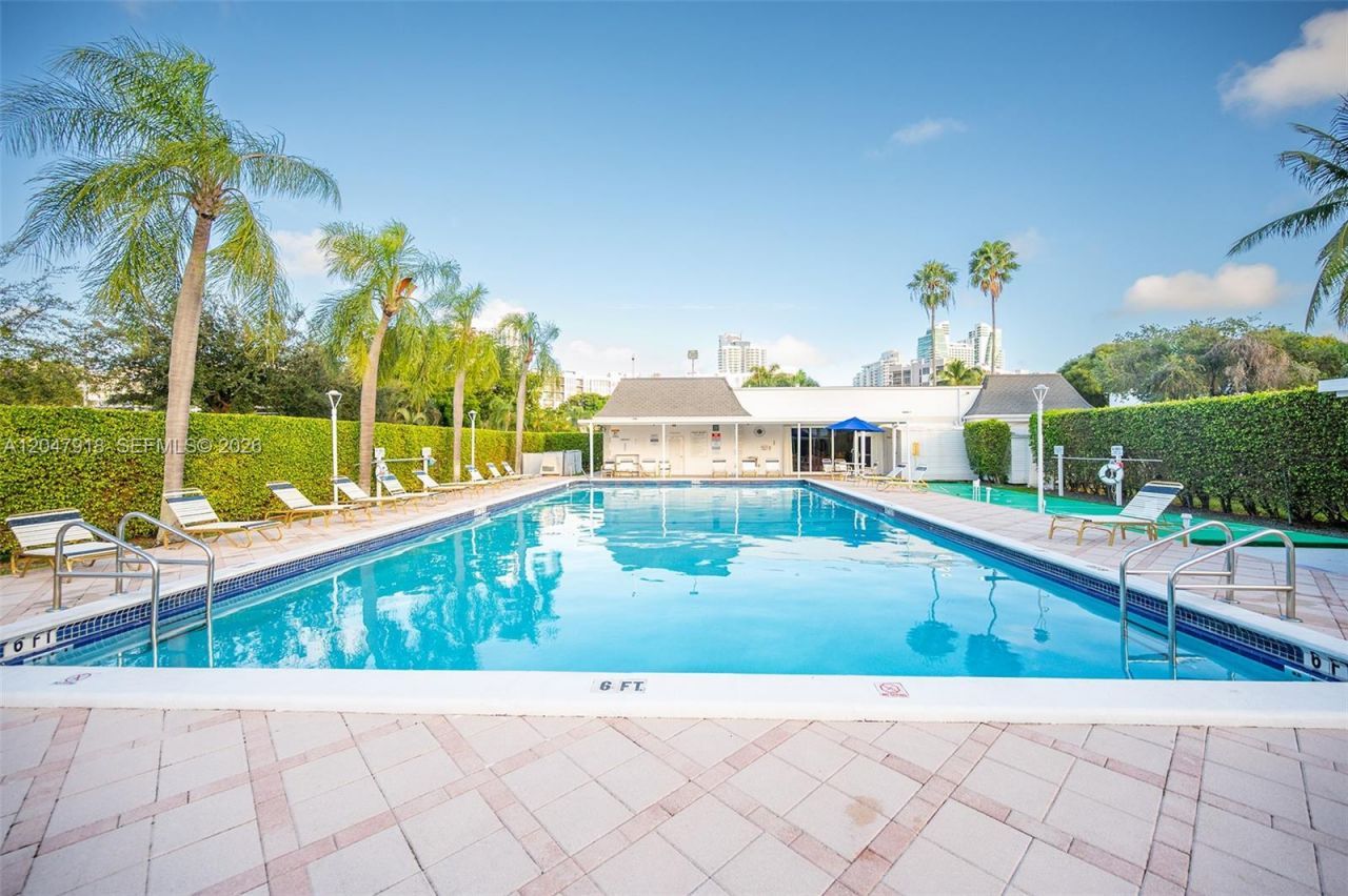807 NE 27th Ave , Unit 807, Hallandale Beach, FL 33009 Photo