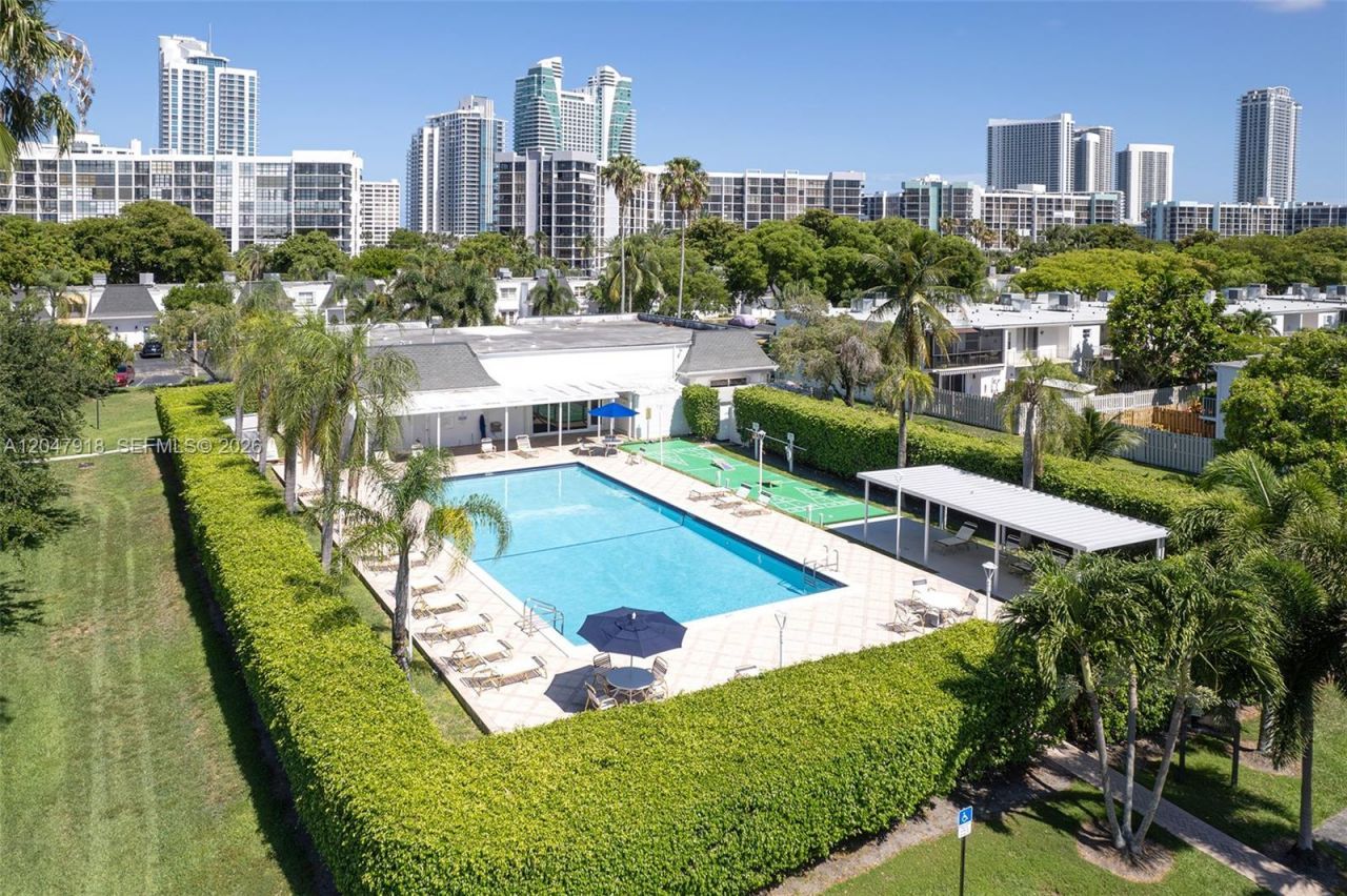 807 NE 27th Ave , Unit 807, Hallandale Beach, FL 33009 Photo