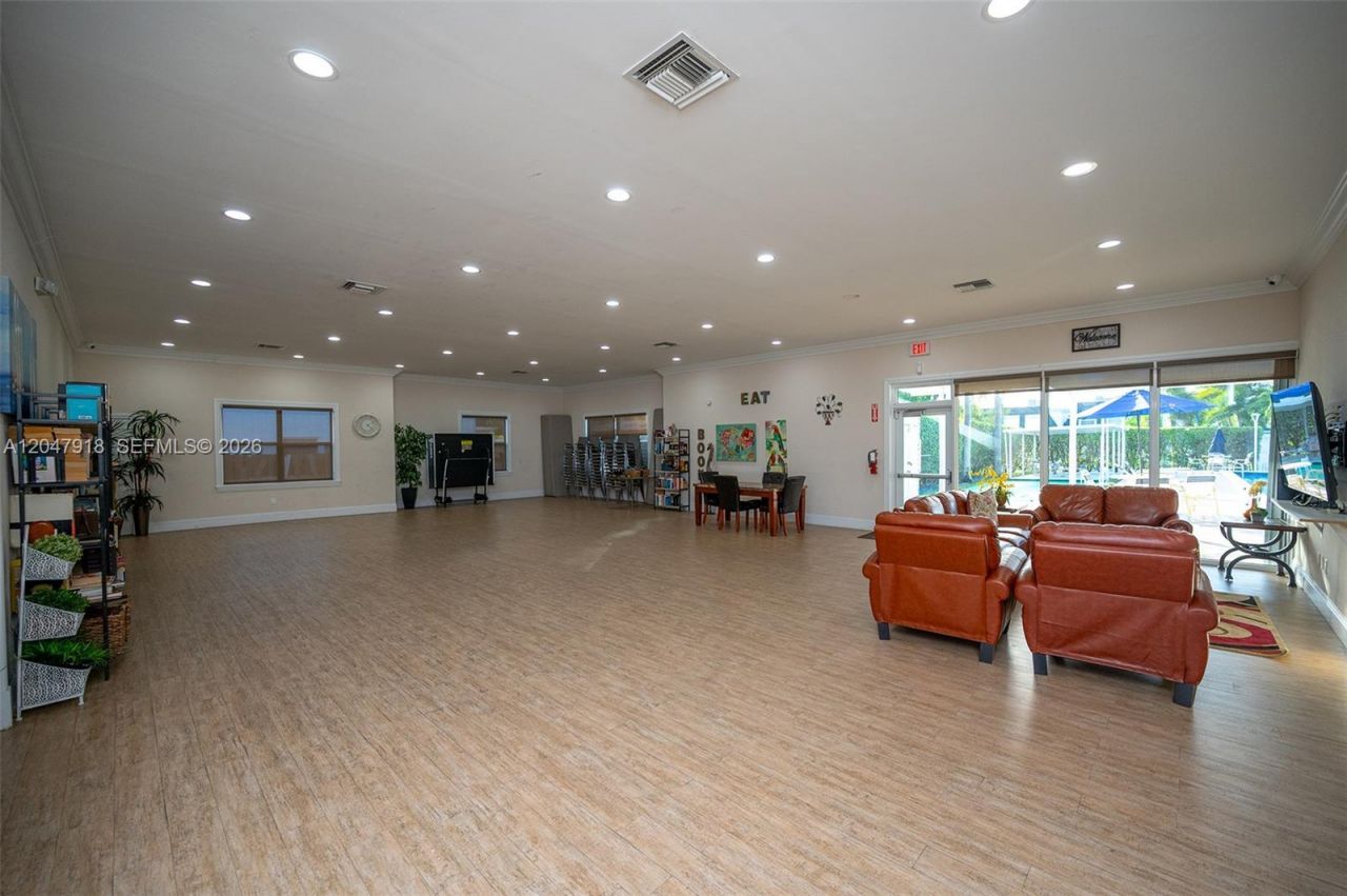 807 NE 27th Ave , Unit 807, Hallandale Beach, FL 33009 Photo