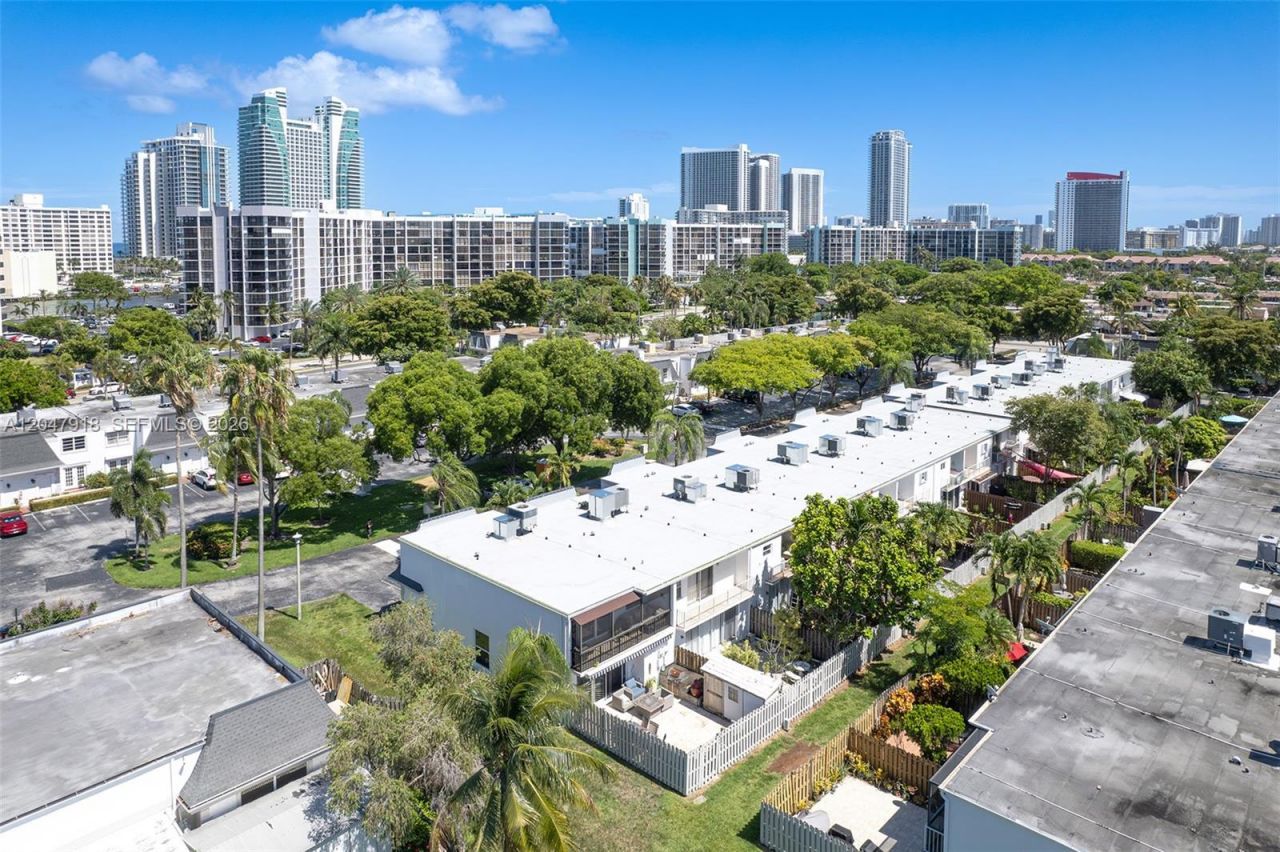807 NE 27th Ave , Unit 807, Hallandale Beach, FL 33009 Photo