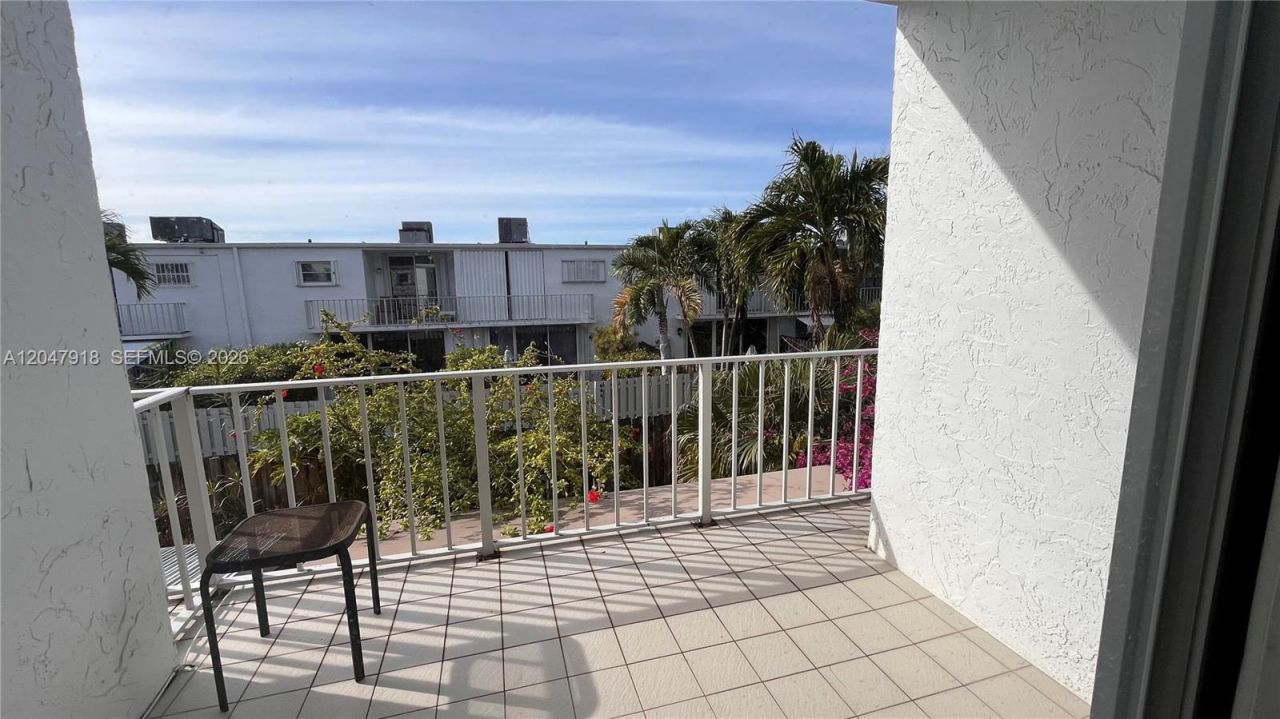 807 NE 27th Ave , Unit 807, Hallandale Beach, FL 33009 Photo