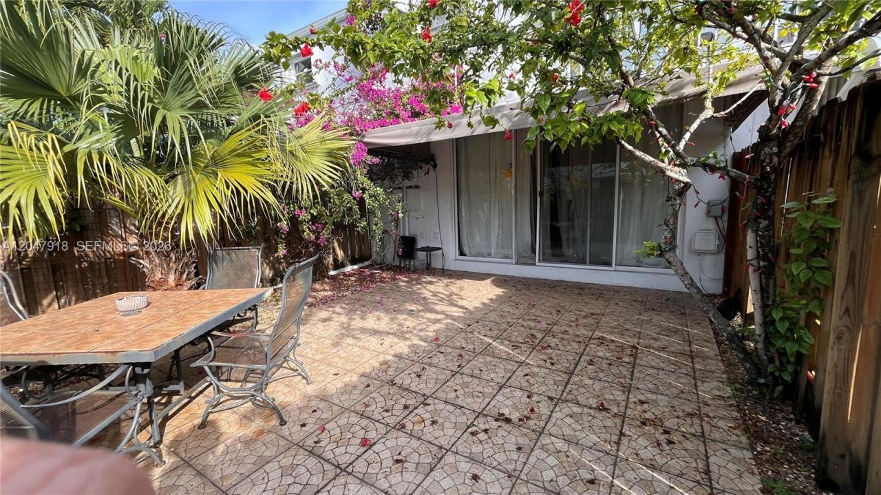 807 NE 27th Ave , Unit 807, Hallandale Beach, FL 33009 Photo