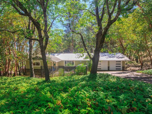 886 Palmer Road, Ashland, OR 97520