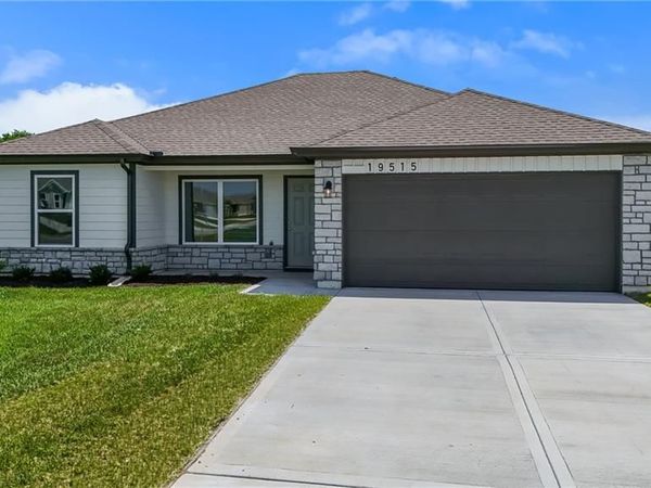 19515 Lincoln Street, Spring Hill, KS 66083