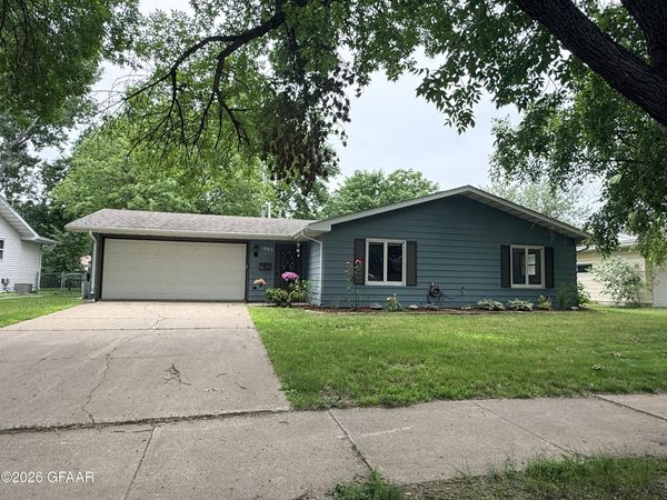 1803 20TH Avenue S, Grand Forks, ND 58201