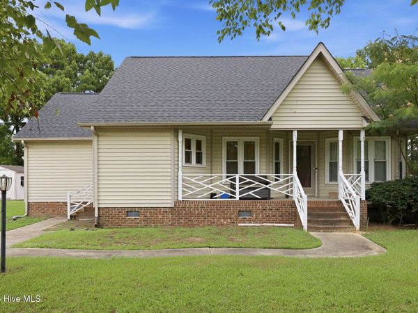 566 Ridge Drive , Winterville, NC 28590