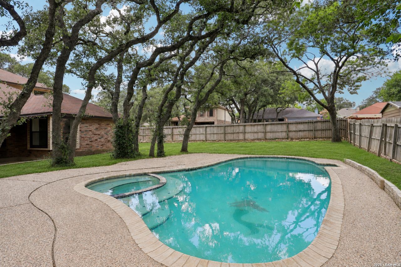 11202 Forest Shower, Live Oak, TX 78233 Main Photo
