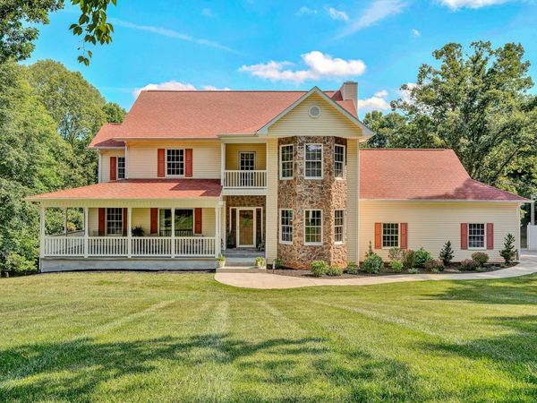 419 Willowood DR , Vinton, VA 24179