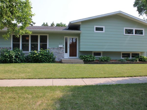 210 29th Avenue N, Fargo, ND 58102