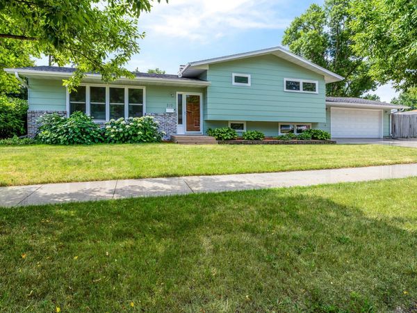 210 29th Avenue N, Fargo, ND 58102