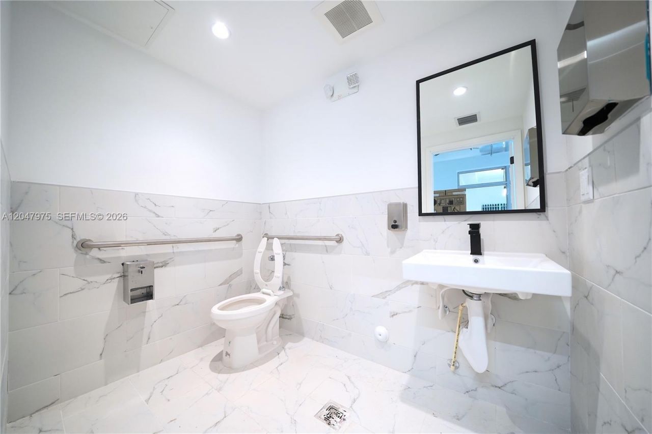 650 SW 1st St , Unit 1, Miami, FL 33130 Photo