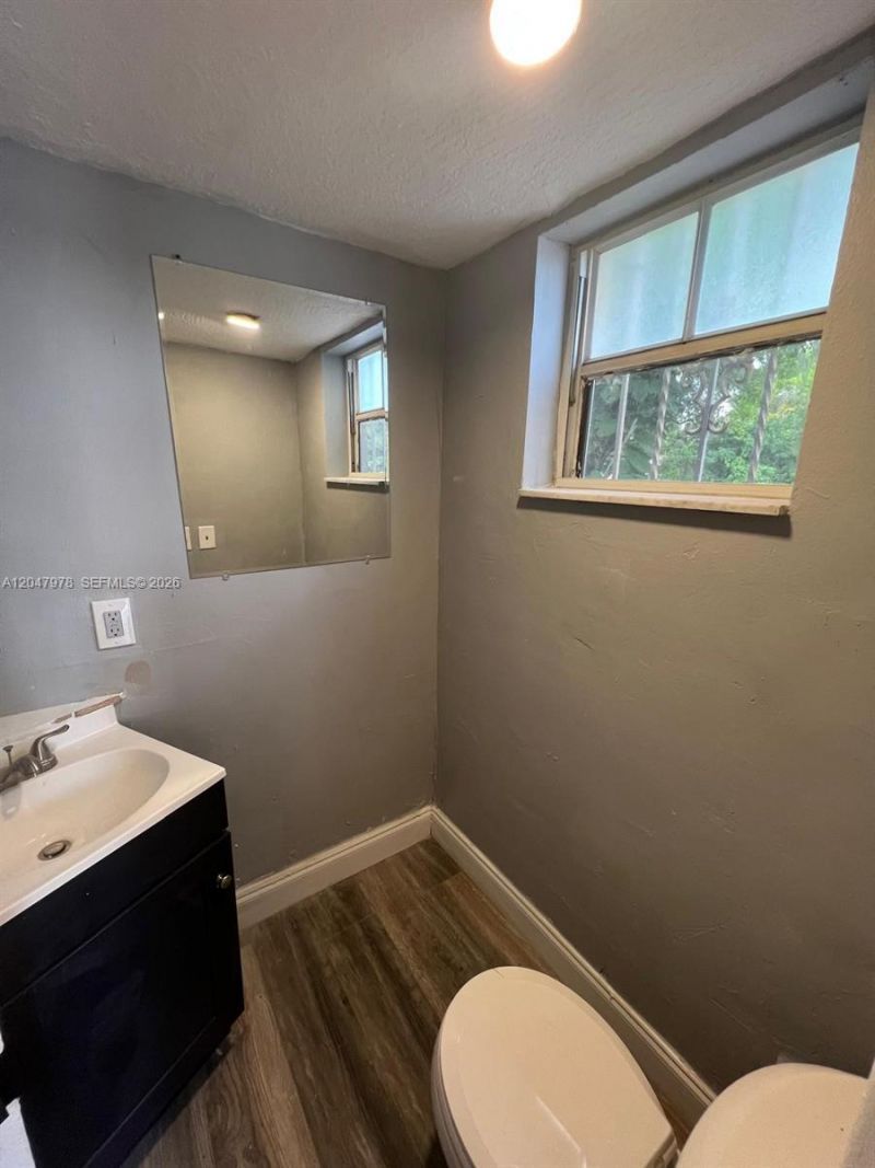 451 NE 136th St , Unit I-101, North Miami, FL 33161 Photo