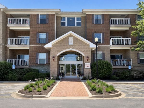 2692 Stone Circle , Unit 302, Geneva, IL 60134