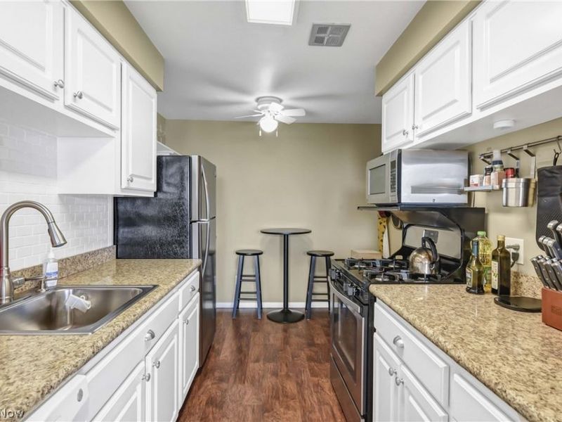 12900 Lake Avenue, Unit 427, Lakewood, OH 44107 Photo 13