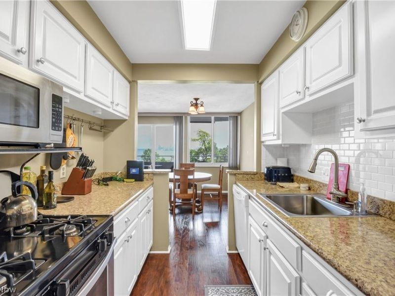 12900 Lake Avenue, Unit 427, Lakewood, OH 44107 Photo 22