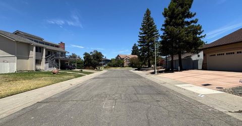 6 Lookout Ct, Sacramento, CA 95831 Photo