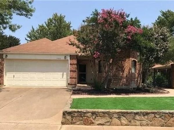 1406 Briarcrest Drive , Grapevine, TX 76051