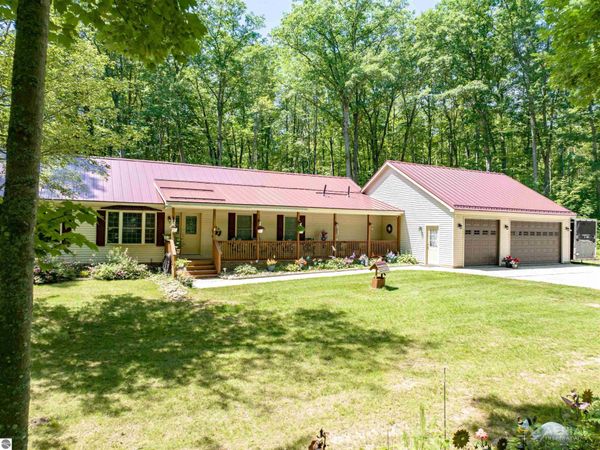 1081 Carlisle Drive, Rose City, MI 48654
