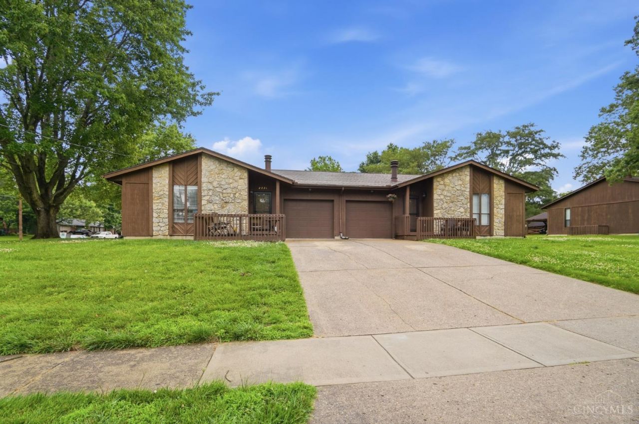 2221 Joshua Circle, Turtle Creek Twp, OH 45044 Main Photo