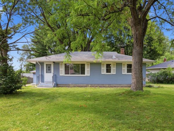 821 Sterling Street N, Maplewood, MN 55119