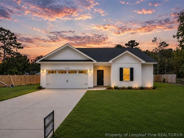 745 Porter Road , Hope Mills, NC 28348