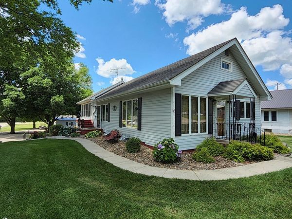 702 N Walnut Street, Avoca, IA 51521