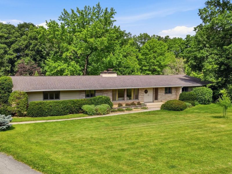 525 S Hempstead Road, Westerville, OH 43081 Photo 2