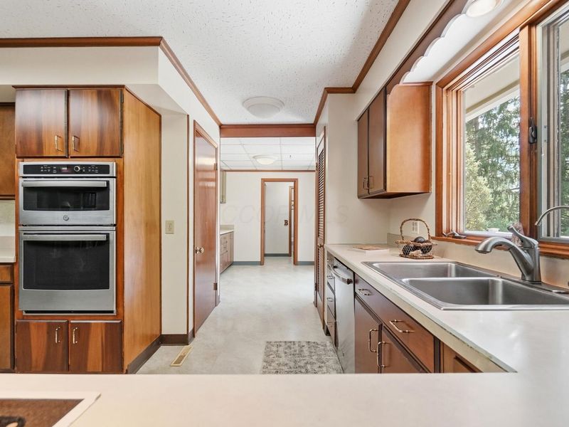 525 S Hempstead Road, Westerville, OH 43081 Photo 32
