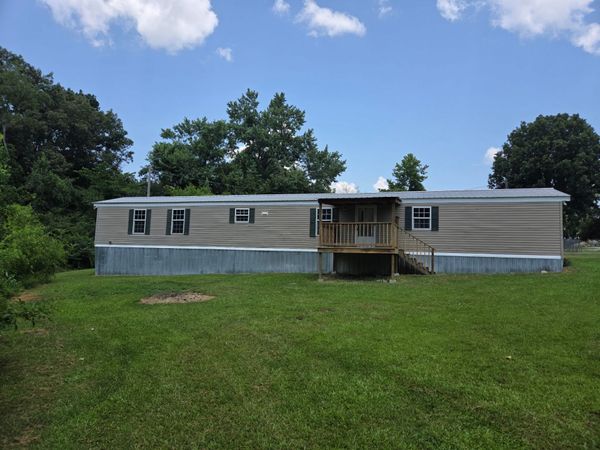 121 Sealtest Dr , Hohenwald, TN 38462
