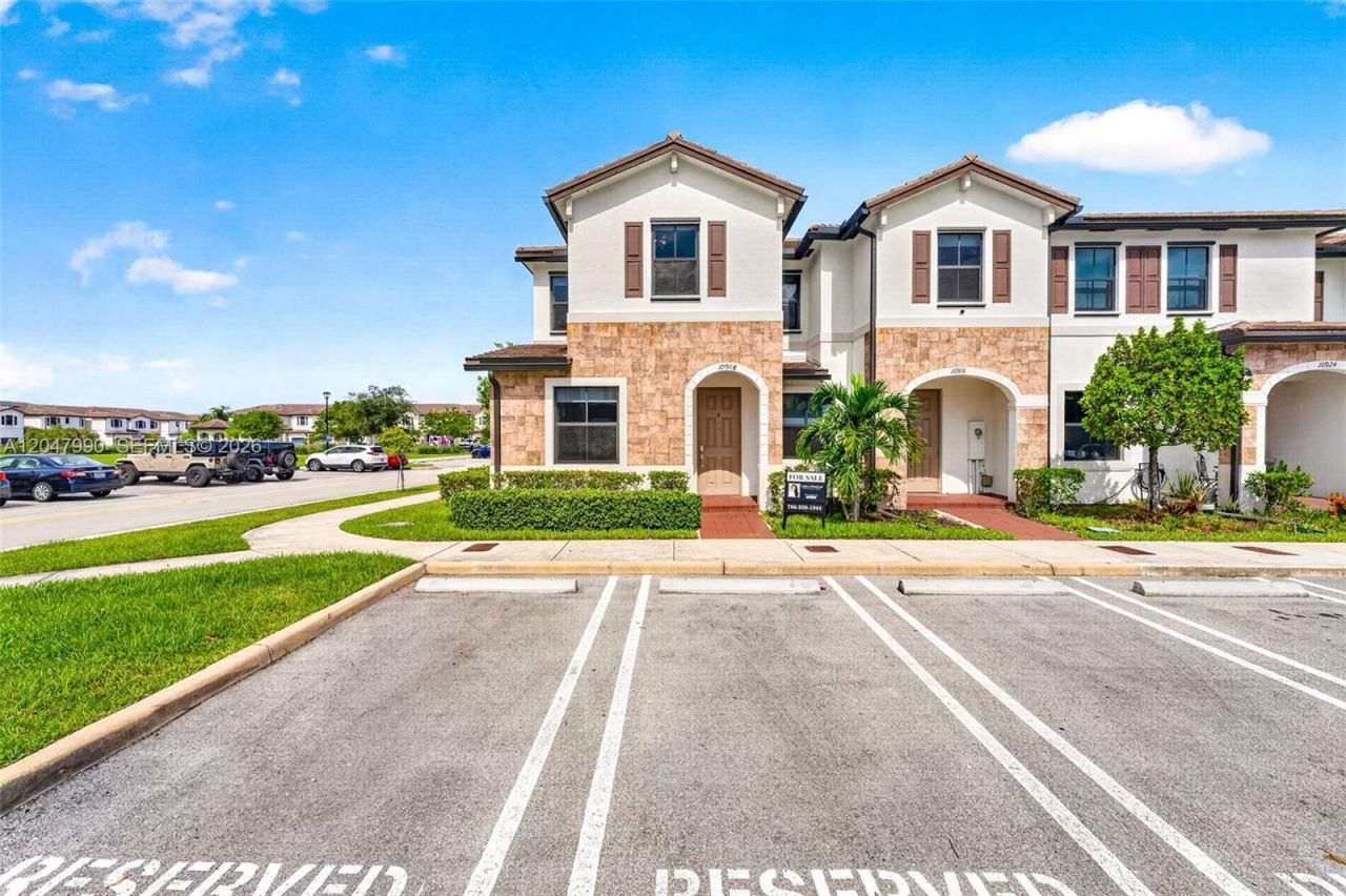 10908 W 32nd Ln, Hialeah, FL 33018 Main Photo
