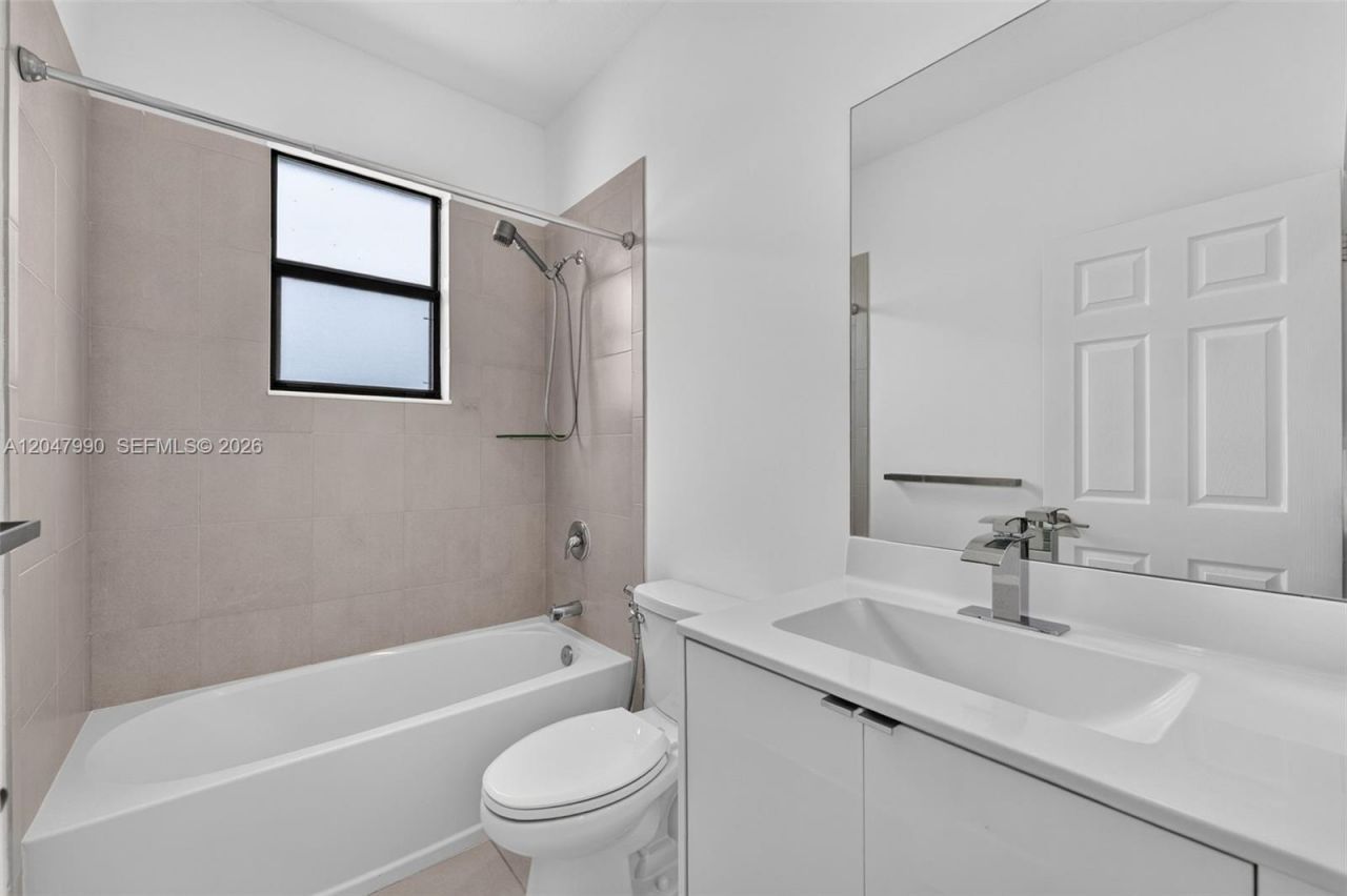 10908 W 32nd Ln, Hialeah, FL 33018 Photo