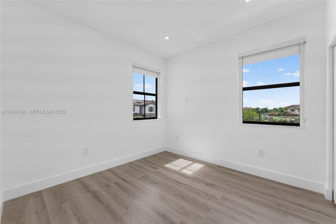 10908 W 32nd Ln, Hialeah, FL 33018 Photo
