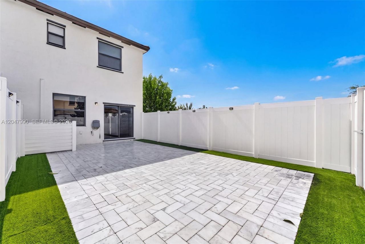 10908 W 32nd Ln, Hialeah, FL 33018 Photo