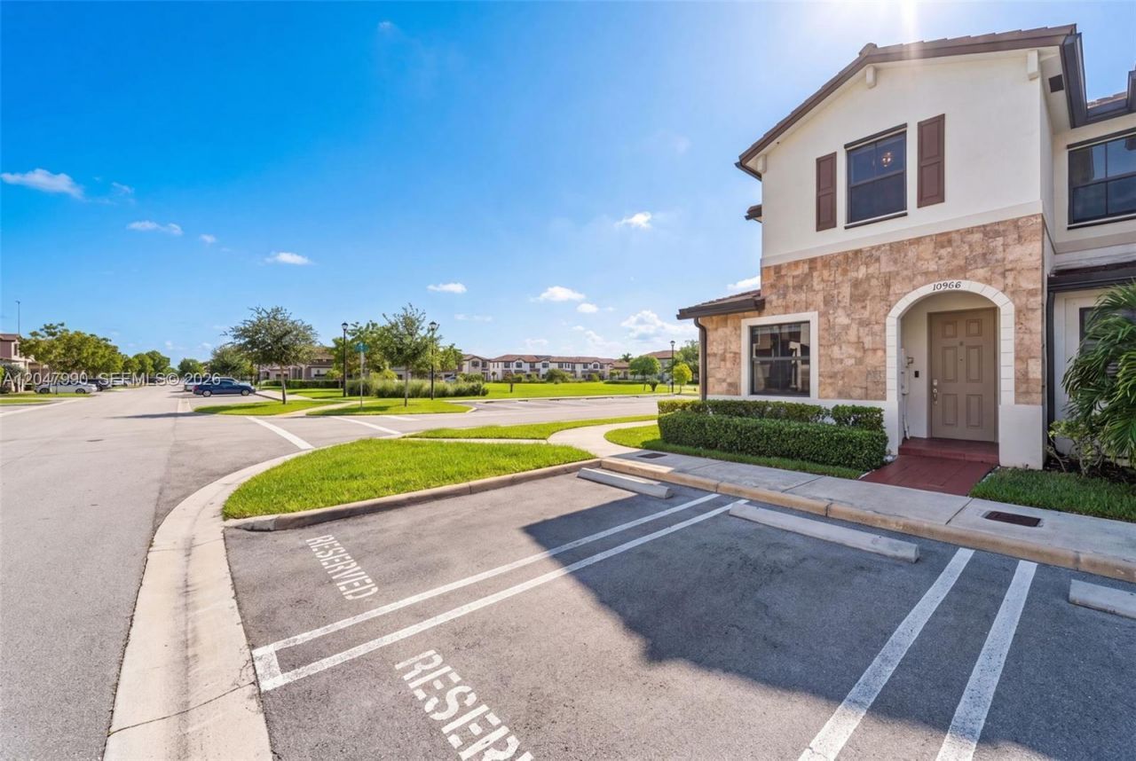 10908 W 32nd Ln, Hialeah, FL 33018 Photo