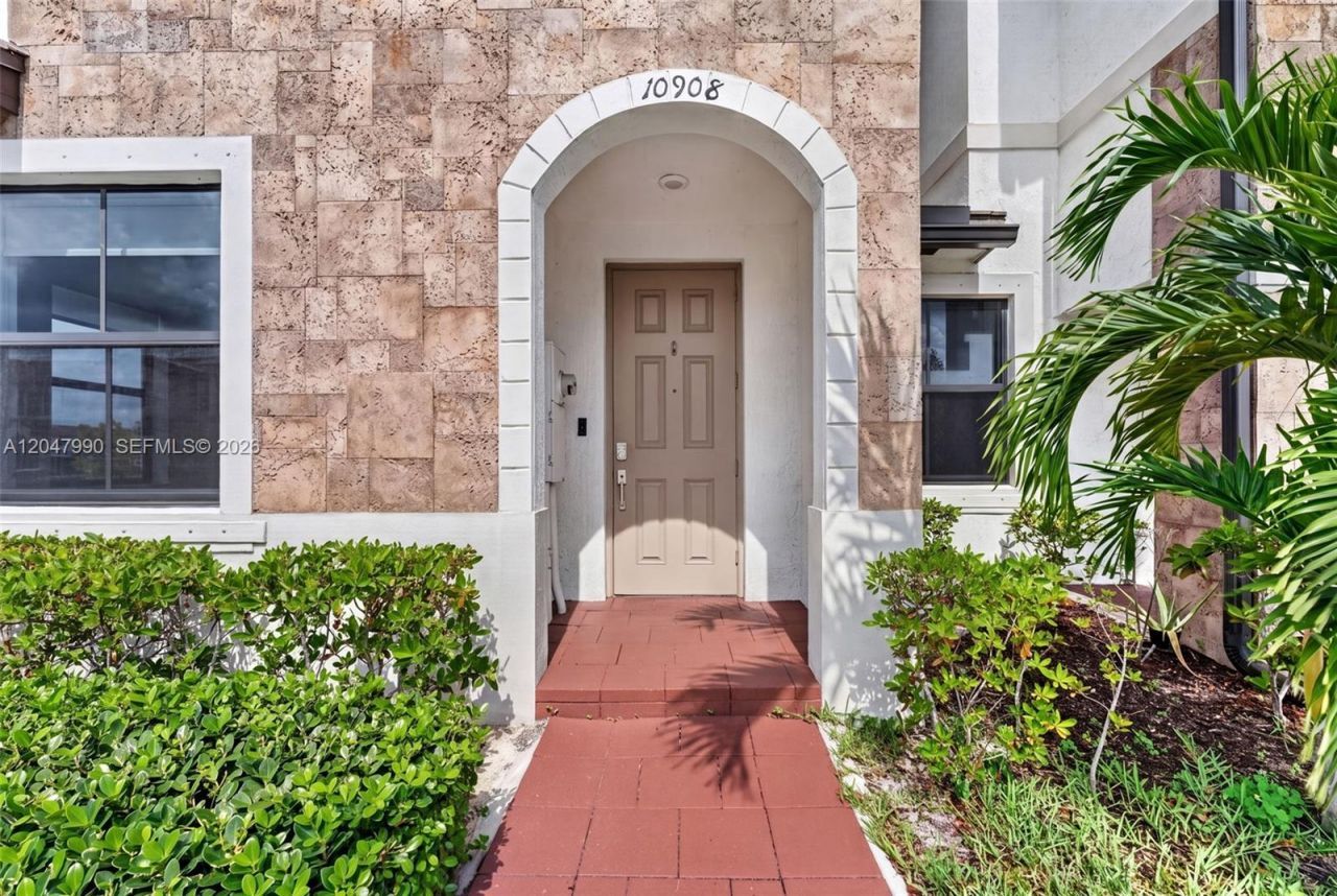 10908 W 32nd Ln, Hialeah, FL 33018 Photo