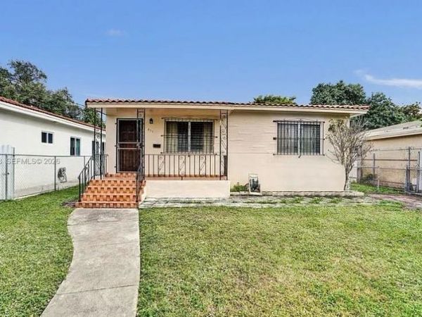 831 NW 21st Court NW, Miami, FL 33125