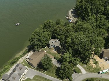 93 Lakeview Drive , Scottsville, KY 42164