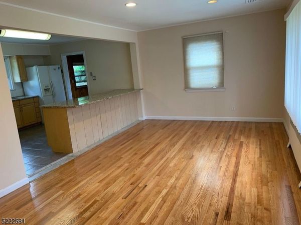 118 Fairfield Dr, Paramus, NJ 07652