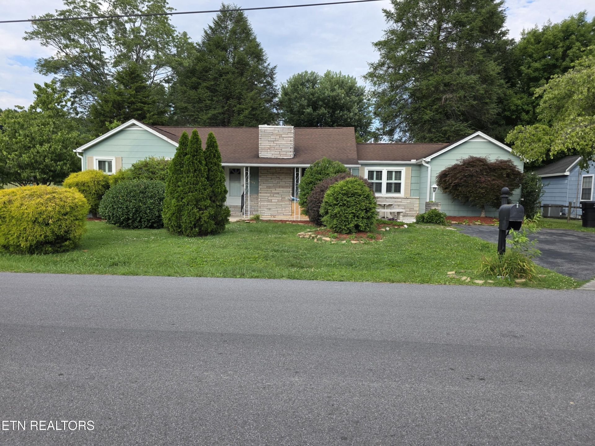 3303 Butler St, Pigeon Forge, TN 37863 Main Photo