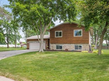 9562 99th Avenue N, Maple Grove, MN 55369