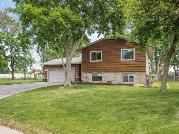 9562 99th Avenue N, Maple Grove, MN 55369