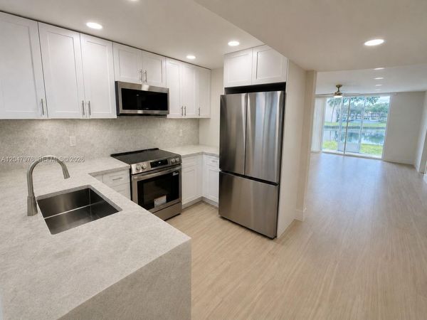 8600 Sunrise Lakes Blvd , Unit 102, Sunrise, FL 33322