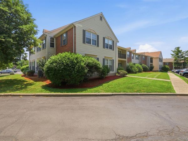 33 Moore Lane, Unit 15, Washingtonville, NY 10992