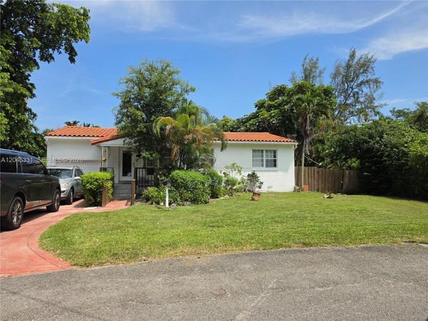 10801 NE 10th Ave , Biscayne Park, FL 33161