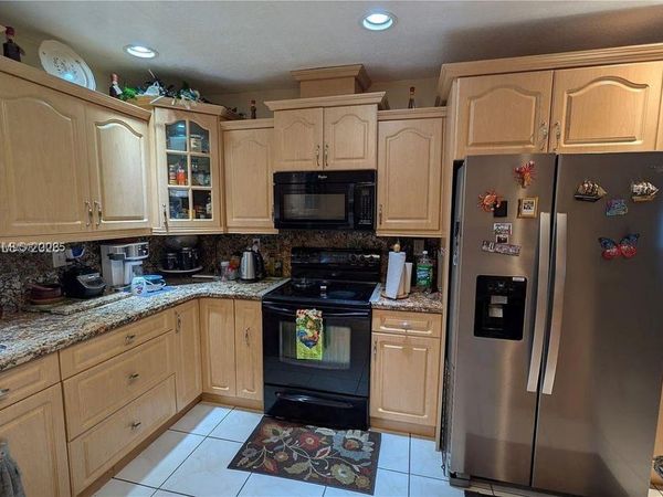 900 W 50th Pl , Hialeah, FL 33012