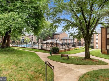9721 KINGS CROWN COURT, Unit 202, FAIRFAX, VA 22031